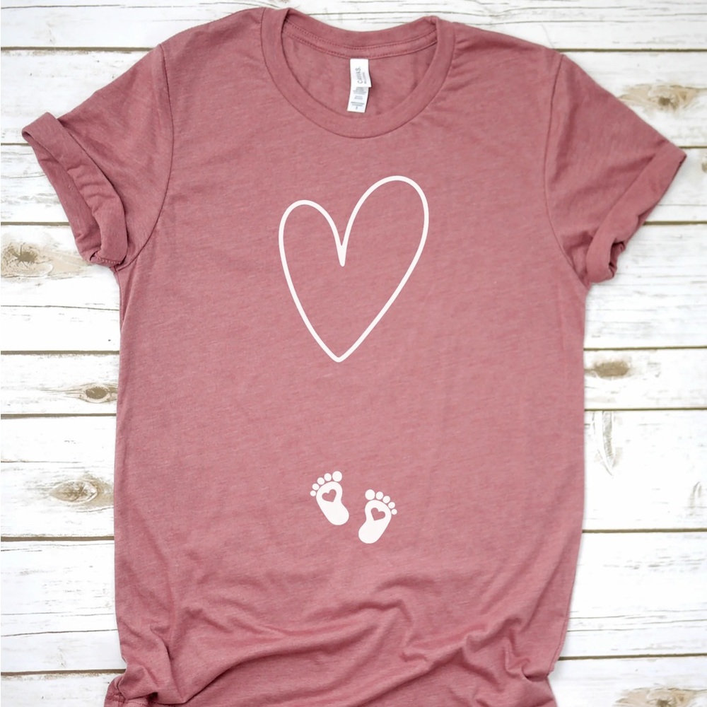Cute pink maternity t shirt with heart and baby feet XL